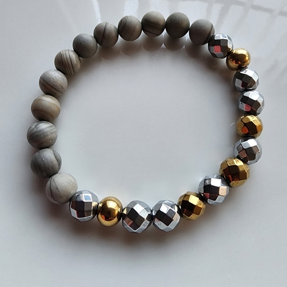 Elegant Silver and Gold Beaded Bracelet - Picture 2 of 5